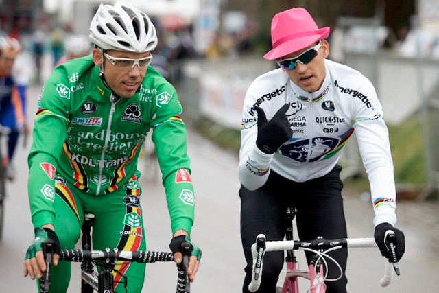 Zdeněk Štybar a Sven Nijs v družném rozhovoru