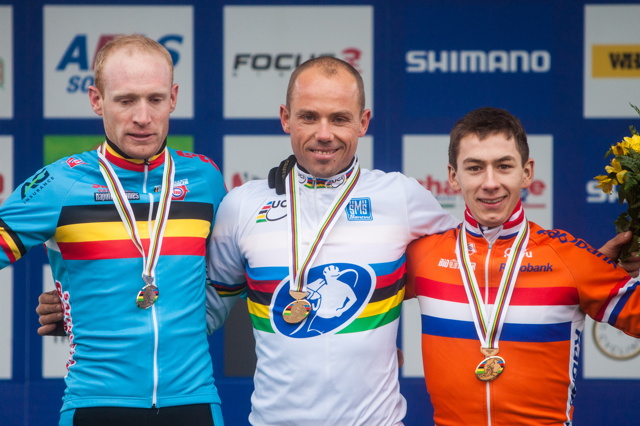 Mistrovství světa v cyklokrosu, Louisville 2013 - Sven Nys jako mistr světa, spolu s druhým Klaasem Vantornoutem a třetím Larsem van der Haarem