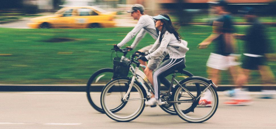 Jak se spr�vn� obl�ci na elektrokolo?