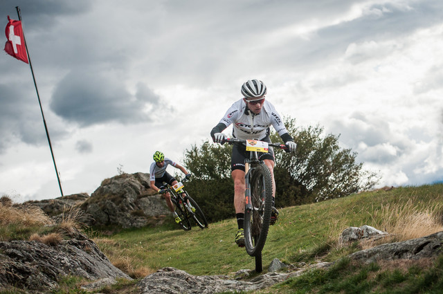 Swiss Epic 2015 - Mathias Flückiger a Lukas Büchli si jedou pro vítězství ve 2. etapě