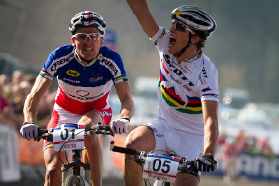 a znovu je lepší Nino Schurter