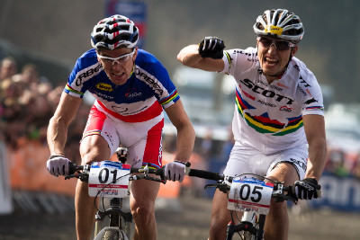 a znovu je lepší Nino Schurter