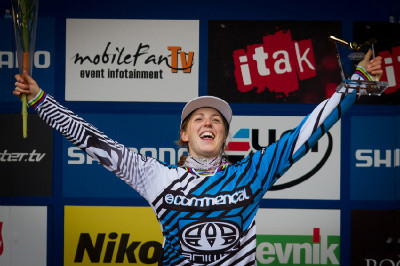 slavící Rachel Atherton