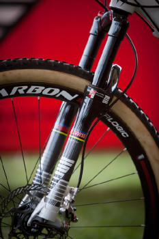 Scott Scale Nino Schurtera obrazem