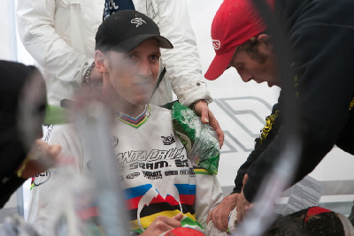 Mražený hrášek na pohmožděnou sheffieldskou ocel