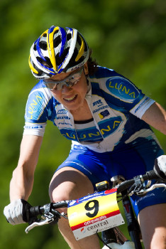 následovala jí Georgia Gould