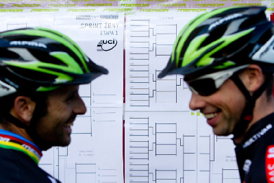  Hermida a Van Houts nad pavoukem