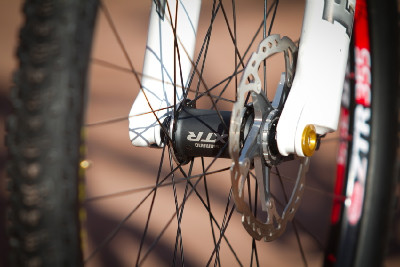 15 miliimetrová osa se speciální maticí