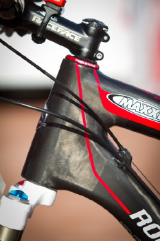 masivní hlavová trubka