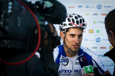 za pár minut bikovou celebritou