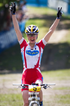 Catherine Pendrel vítězí