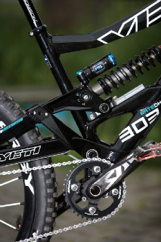 Černý švihák Yeti