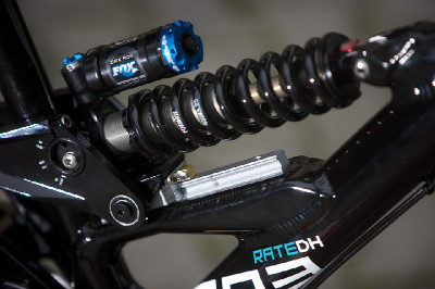 Černý švihák Yeti