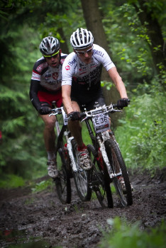 Jaroslav Kulhavý a Tomáš Vokrouhlík na 25. kilometru