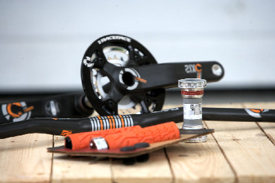 kanadský All Mountain karbon