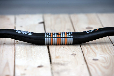 kanadský All Mountain karbon