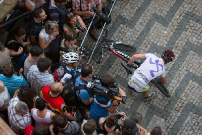 problémy Bena Hendersona