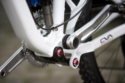 Bílý enduro švihák Niner