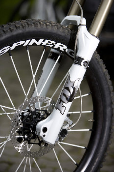 Černý švihák Yeti