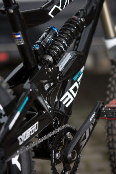 Černý švihák Yeti