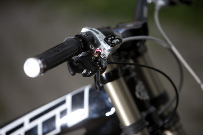 Černý švihák Yeti