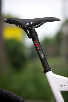 Bílý enduro švihák Niner