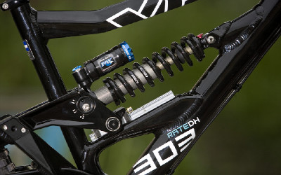 Černý švihák Yeti