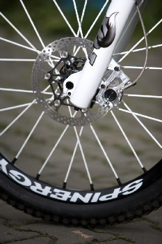 Černý švihák Yeti