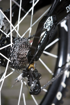 Černý švihák Yeti