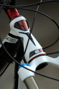 Remedy 8 - enduro TEST