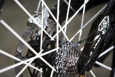 Černý švihák Yeti