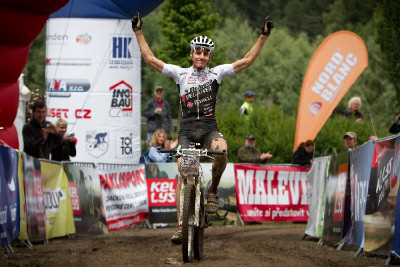 Jaroslav Kulhavý vítězí