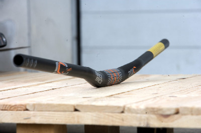 kanadský All Mountain karbon