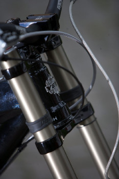 Černý švihák Yeti