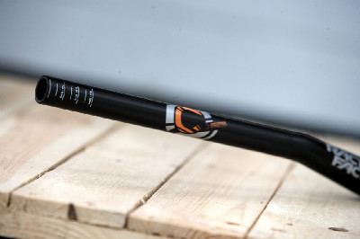 kanadský All Mountain karbon