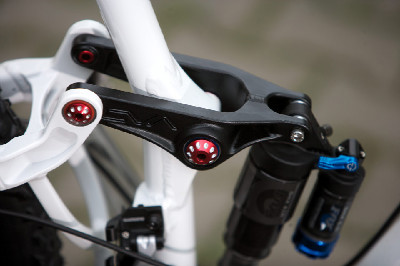 Bílý enduro švihák Niner