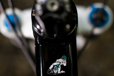 Yetik za hlavovou trubkou