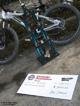 Tučná odměna 3000 liber a těžký pohár pro vítěze