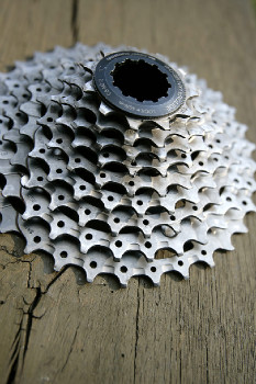 Shimano & KCNC pod drobnohledem