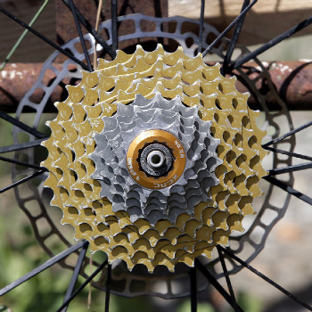 Shimano & KCNC pod drobnohledem