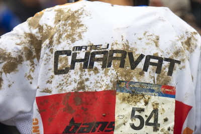 Matěj Charvát nesl jasné stopy pádu