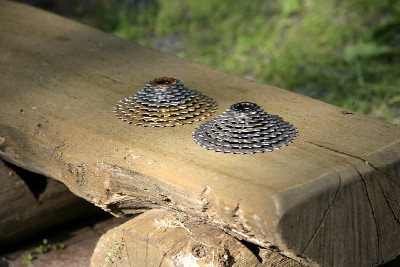 Shimano & KCNC pod drobnohledem