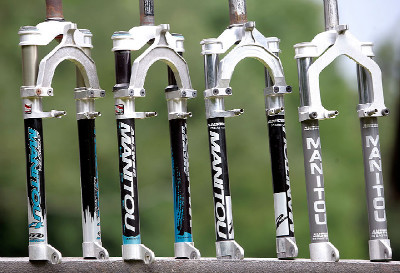 Manitou elastomerové retro vidlice