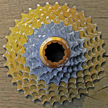 Shimano & KCNC pod drobnohledem