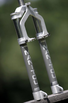 Manitou elastomerové retro vidlice