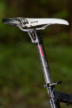 karbonová sedlovka Race Face a objímka Salsa