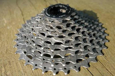 Shimano & KCNC pod drobnohledem