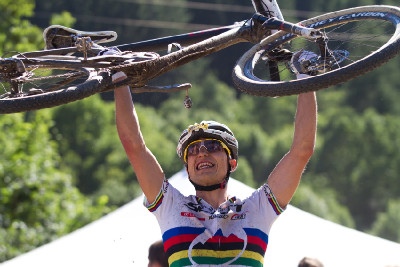 Slavící Nino Schuter