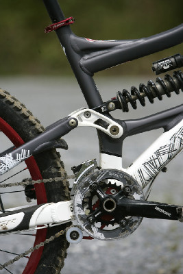 FR a DH novinky Specialized 2011