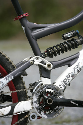 FR a DH novinky Specialized 2011